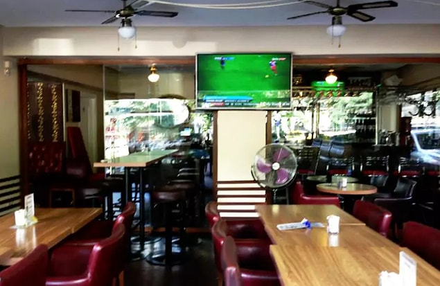 3. Chops Cafe Pub