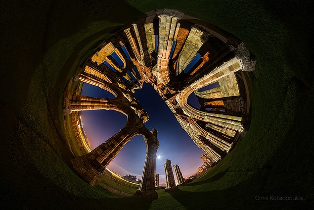 27. Whitby Manastırı’nda Ay Batımı