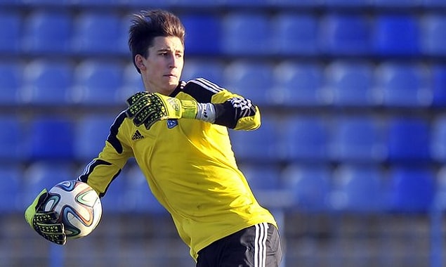 40. Kamil Grabara