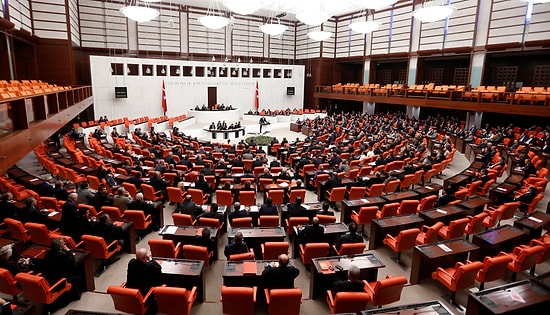 Laiklik Kelimesi Milletvekilliği Yemininden Çıkarılıyor mu?