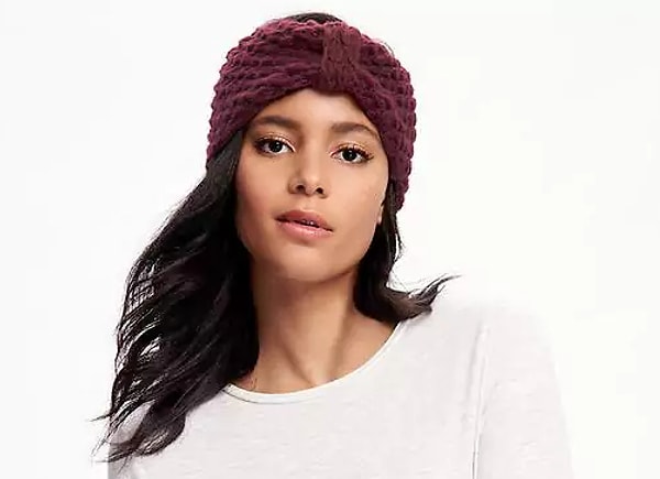 23. Такая вязаная повязка для головы сохранит ваши ушки в тепле и не испортит прическу