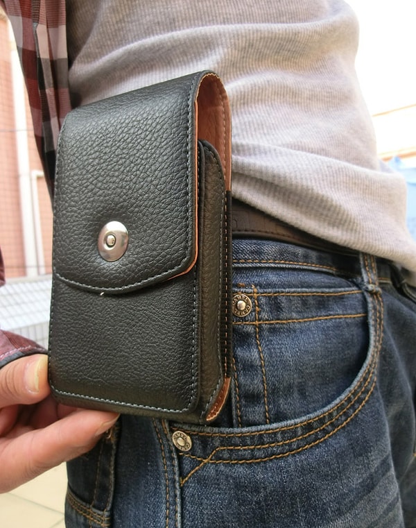 19. Не носите чехол для телефона в виде кобуры, если не хотите выглядеть "по-стариковски"