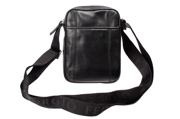 20. Барсетки уже давно вышли из моды. Лучше сделайте свой выбор в пользу портфеля