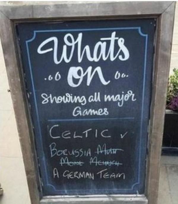 Geçtiğimiz hafta Celtic ile Mönchengladbach arasında oynanan Şampiyonlar Ligi maçında bir İskoç barı, rakip takımın adını yazamayınca 'Bir Alman takımı' ifadelerini kullanmıştı.