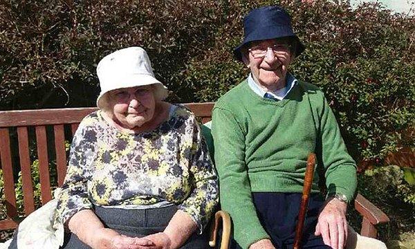 Haberi hemen alan 70 yıllık evli çiftin mutlulukları yüzlerinden okunuyordu