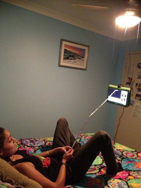 1. Пульт управления на то и пульт, чтобы управлять им издалека! 😆