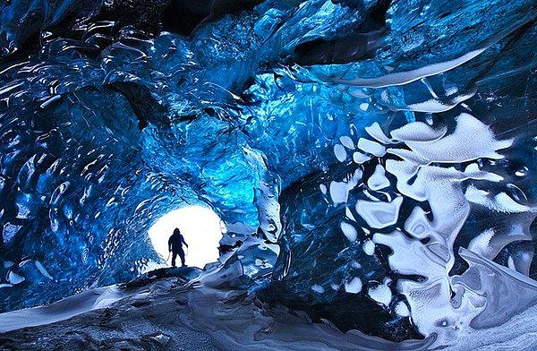 16. Vatnajökull Buz Mağarası, İzlanda