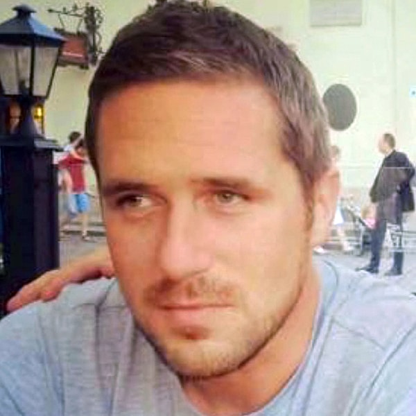 4. Они считают, что Макса принесли в жертву польские сатанисты в Варшаве в доме, где он остановился.