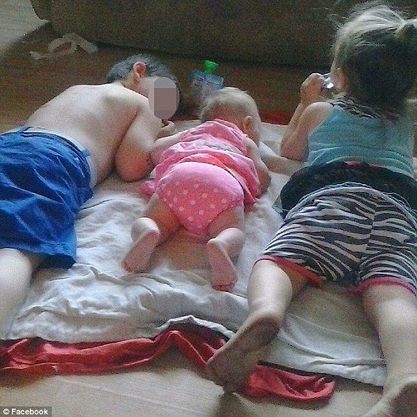 4. С ними живут 6-летний сын Хатт и две ее дочери, 4 и 2 лет.