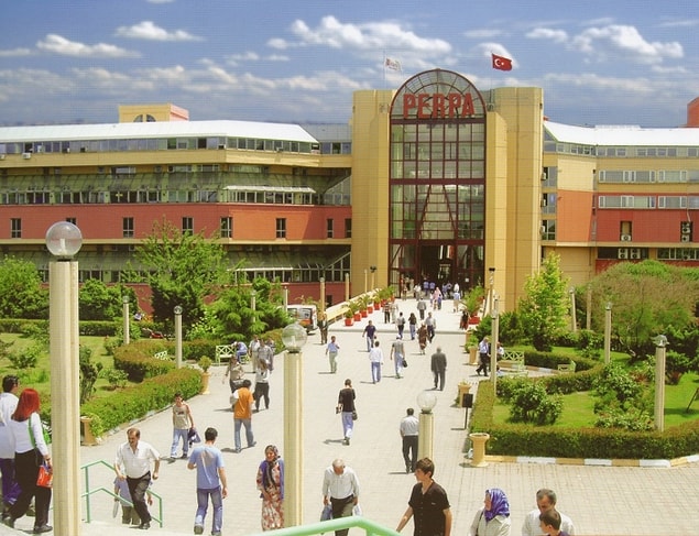 Kemal K. isimli vatandaş, Perpa Ticaret Merkezi'nde bir iş yeri sahibi. Buraya kadar her şey çok sıradan. Yani bildiğimiz iş güç sahibi insanlardan bir farkı yok.