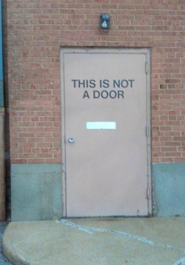 10. "Bu bir kapı değildir." - Rene Magritte