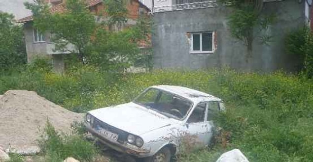 13. Her türlü hurdanın bırakıldığı arsalar.