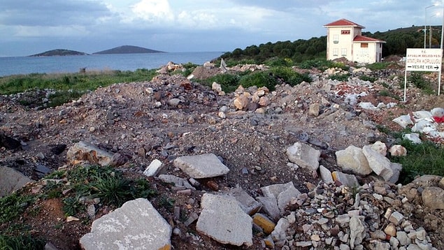 11. Şehrin en güzel yerlerini kanser hücresi gibi saran moloz yığınları.