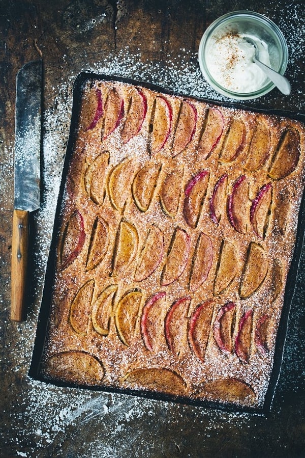 1. Пирог с яблоком и корицей