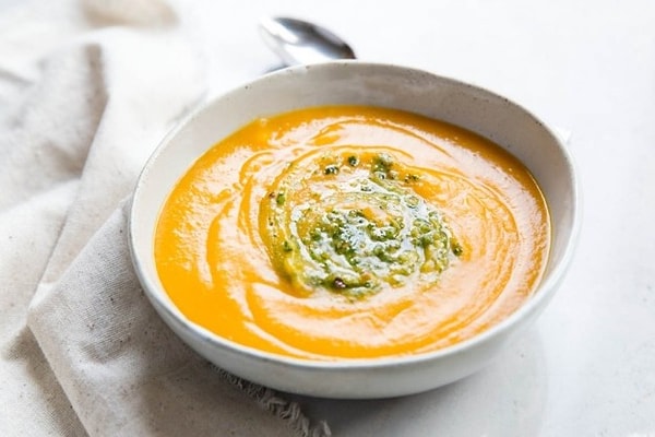 28. Пряная мускатная тыква с соусом песто из семян тыквы