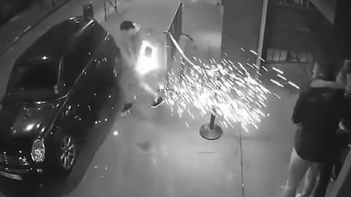 Elektronik Sigara Bir Kişinin Daha Cebindeyken Alev Aldı