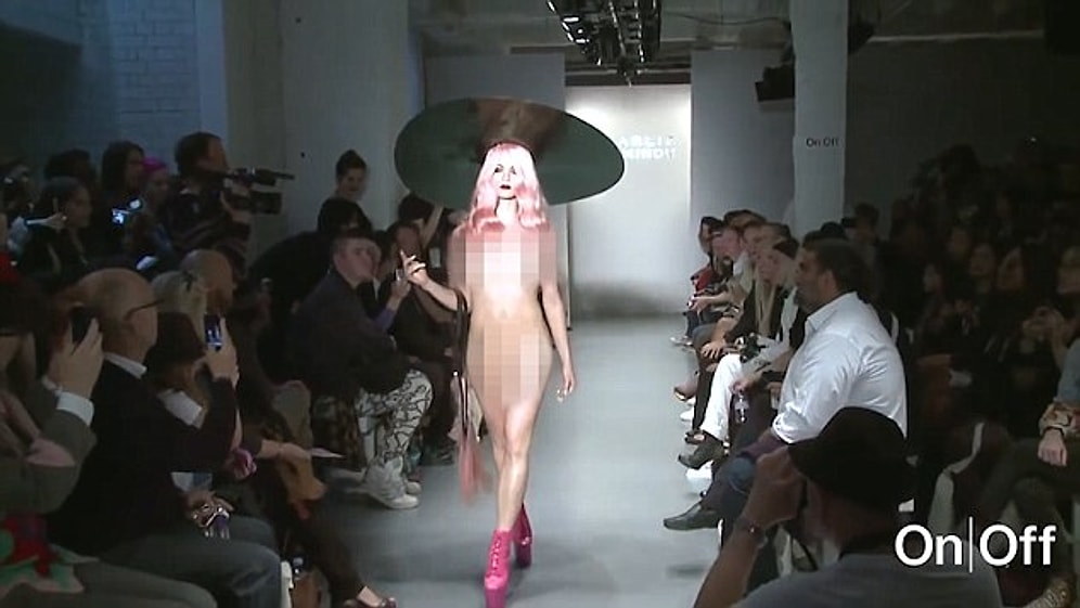 Aksesuarlara Engel Olacak Diye Modelleri Çıplak Olarak Podyuma Çıkartan Tasarımcı