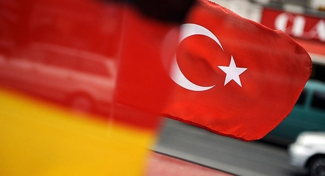 Gabriel, Almanya'nın ilk etapta Türkiye'ye yönelik üç ayrı noktada farklı adımlar atacağının altını çizdi.