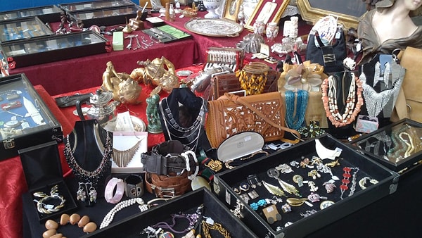 6. Главный "блошиный" рынок Петербурга — это Удельная. А кто его основной конкурент?