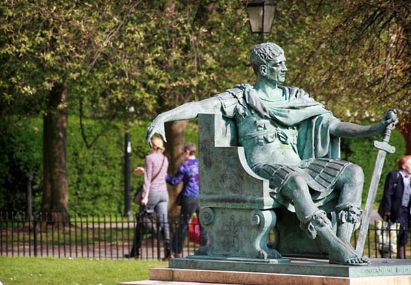 18. "Дамочка, а вы куда пошли? Не хотите приобщиться к искусству?