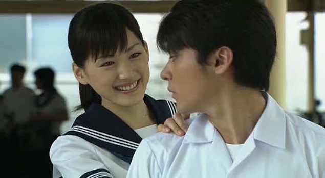 8. Dünyanın Orta Yerinde Aşk İçin Ağlıyorum (2004) Sekai no chûshin de, ai o sakebu