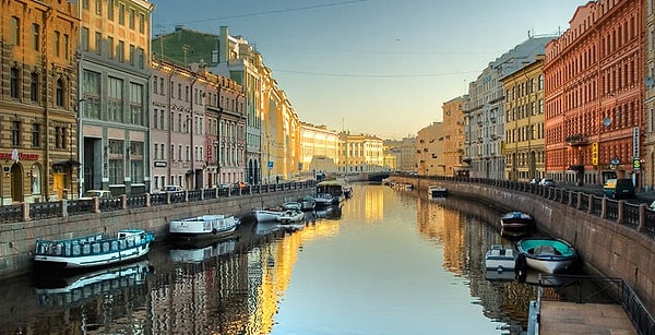 4. Таким видом можно любоваться в Венеции или в Питере?