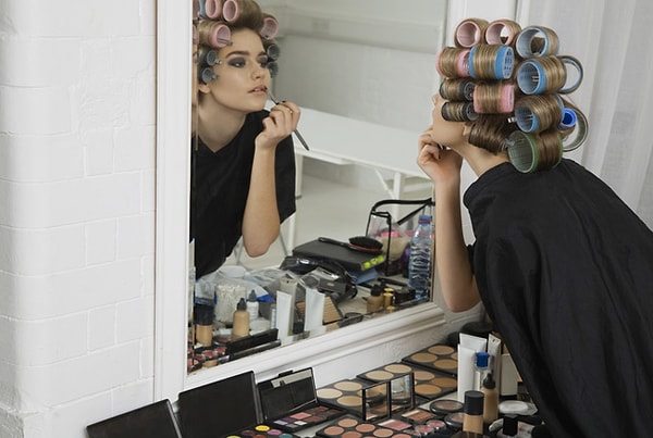 11. Одинокая девушка ухожена