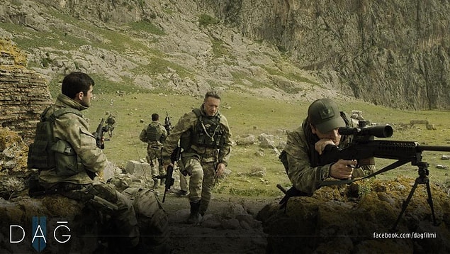 6. Aynı zamanda da karargah dışında gerçek taaruz tüfeği kullanılan ilk ve tek film. Çekimlerden bir hafta öncesine kadar milli tüfeklerin kullanımına dair izinin gelip, gelmeyeceği meçhulmüş.