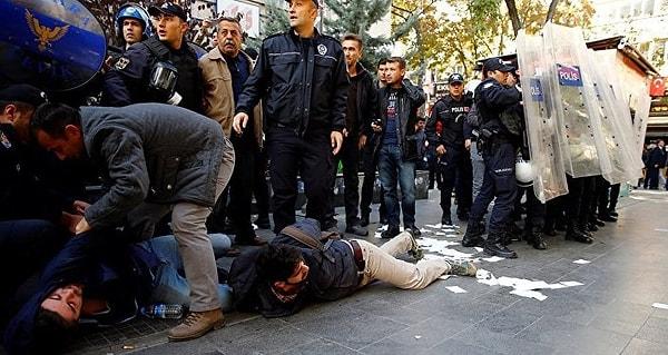 Ankara'da DİSK ve KESK Başkanlarının da aralarında bulunduğu gruba polis müdahale etti