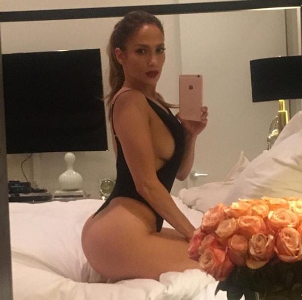 İşte son bombası: Instagram hesabından geçtiğimiz gece paylaştığı bu seksi pozu!