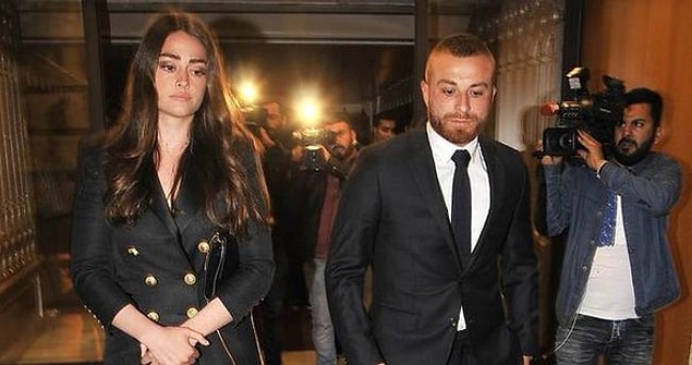 12. Futbolcu Gökhan Töre ve oyuncu sevgilisi Esra Bilgiç, Türk örf ve adetlerine uygun kız isteme merasimi yaptı, ardından da nişanlandı.