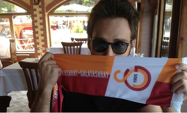 4. Fanatik bir Galatasaraylı...