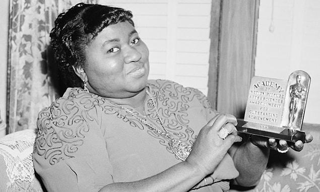 18. The first African American artist to win an Oscar was Hattie McDaniel.