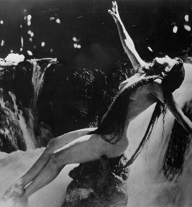 13. Annette Kellermann as the star of A Daughter of the Gods was the first major actress to appear nude in a Hollywood production.