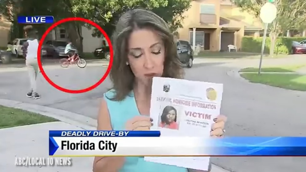 Cinayet Haberi Yapan Muhabirin Canlı Yayınını Tuhaflaştıran Çocuk