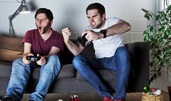 12. Как можно так фанатеть от видеоигр и боевиков, когда вам уже не 15 лет?