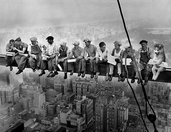 1. "Обед на небоскрёбе"