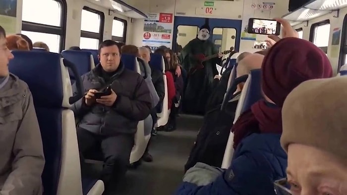 Битва Дамблдора и Волан-де-Морта в электричке 😂