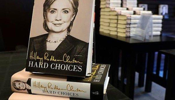 Hillary Clinton'ın 2014 yılında yayımlanan 'Zor Seçimler' adlı kitabında, dönemin başbakanı Erdoğan'ın giderek otoriterleştiğini ve Türkiye'nin istikâmetinin belirsizleştiğini' yazmıştı.