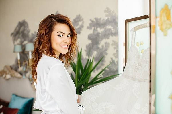 9. Перенос празднества связан с тем, что в декабре у Гали будет тридцатилетний юбилей. Девушка не захотела делать подряд два больших мероприятия