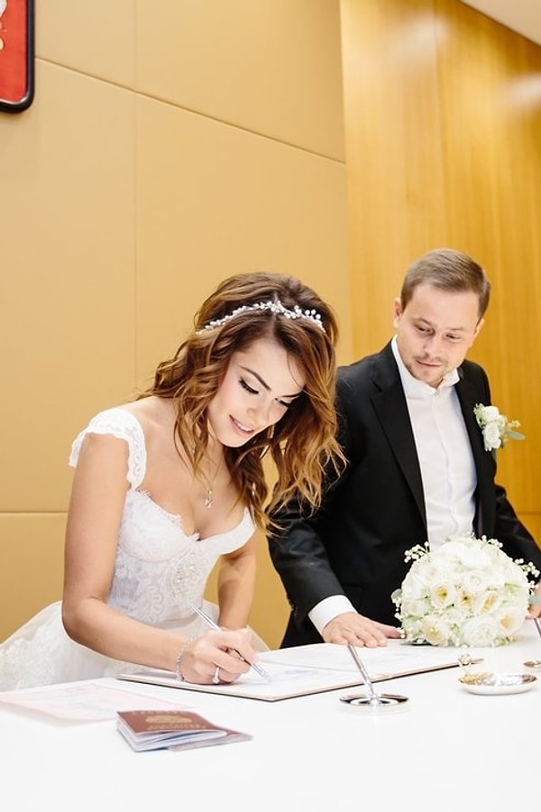 2. И вот, 5 ноября Галина Ржаксенская и Евгений Громов расписались в ЗАГСе в Барвихе