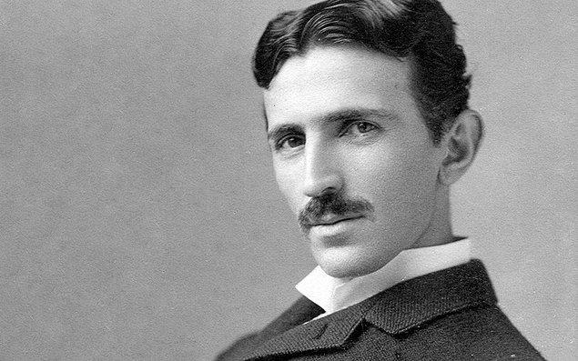 9. Nikola Tesla bir kumar bağımlısıydı. Tüm eğitim parasını kumarda kaybedince okulundan atıldı ve sinir krizi geçirdi.