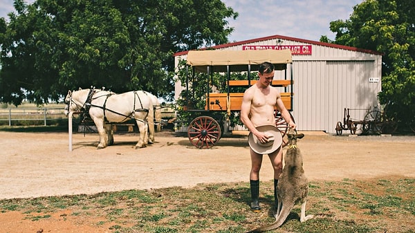 9. «Как раз когда мы обсуждали, на какую благотворительность отдать деньги в этом году, приняли этот закон. Неважно, выступаете вы за или против запрета, собакам в любом случае понадобится новый дом, и мы подумали, что нет ничего лучше, чем пожертвовать средства на уход за потерявшими кров борзыми».