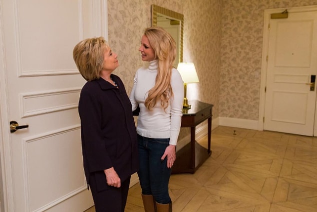 8. Hillary Clinton hanging out with Britney Spears!