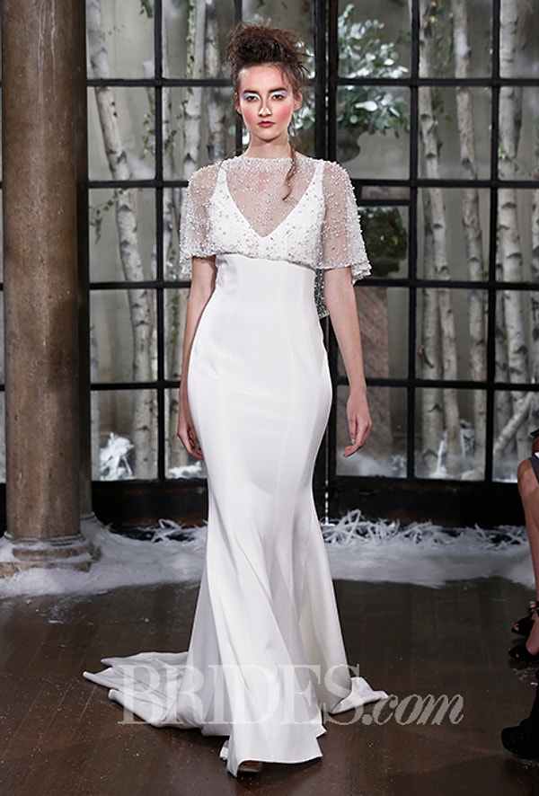 11. Еще одно винтажное платье в холодных тонах. Добавить праздничную нотку можно, создав оригинальный букет, украшенный зимними растениями и шишками