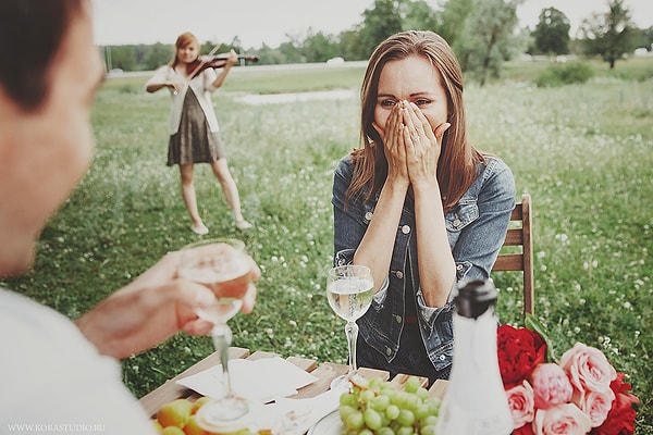 2. Не стоит делать предложение руки и сердца чем-то очевидным