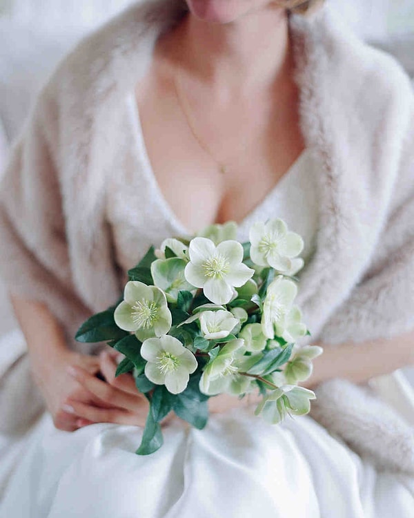 16. Это необычное платье также из их числа