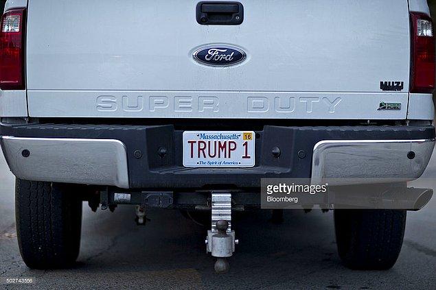 4. Küçük bir ülkenin geçimini sağlayacak kadar ederi olan arabaları tercih eden Trump, plakalarına soyadını vermeyi çok seviyor. Arabaları adeta kütüğüne işletiyor.