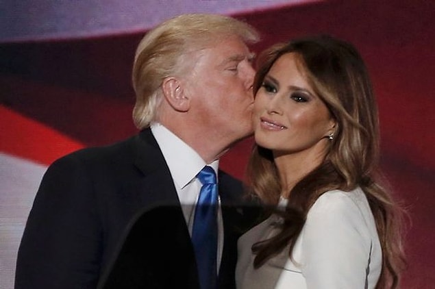 5. Trump Bey, objektifler önünde helaline olan sevgisini göstermekten çekinmiyor. Küçük bir buseyi hanımından esirgemiyor.