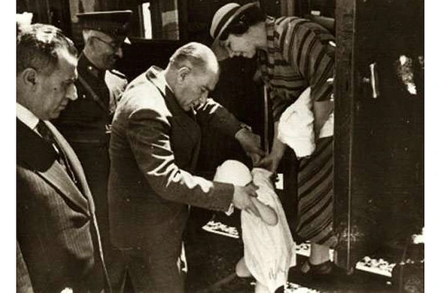 Çocuklarda gelecek gördüğümüz ve o geleceği gömdüğümüz bir gün.